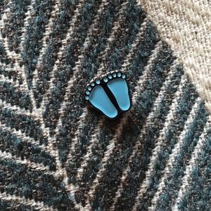 Baby feet pin
